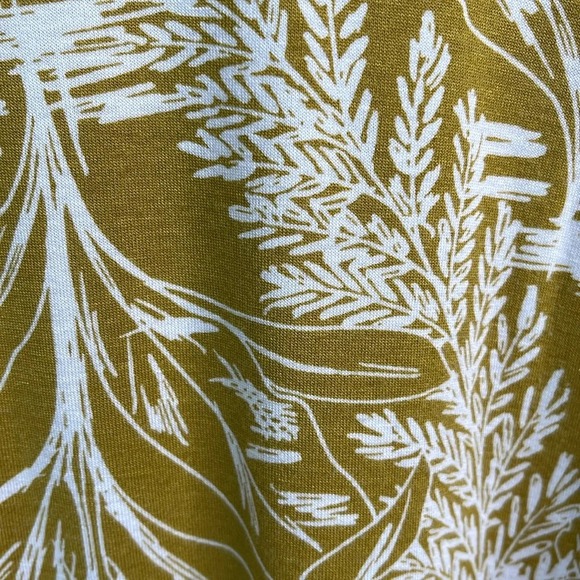 TAHARI Fern Print Asymmetrical Top Chartreuse V-Neck 3/4 Sleeve Shark Bite 1X - Picture 4 of 11